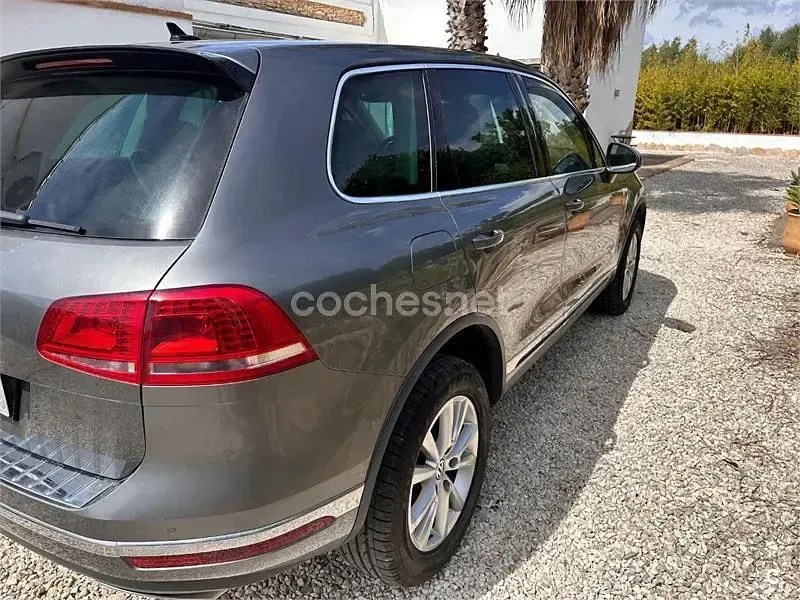Usado VW Touareg 262 CV (192 kW) 2016 Gris / plata SUV