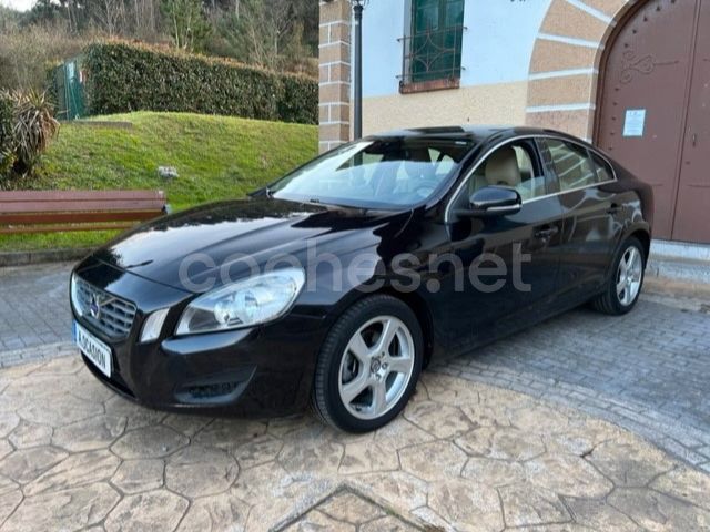Negro Usado 2011 Volvo S60 Momentum Berlina | 6999 € - Imagen 1/4