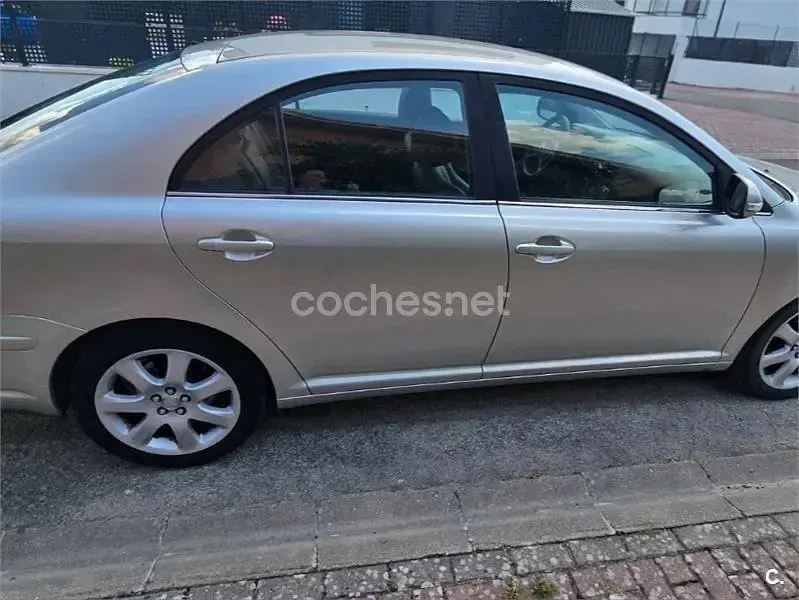 Usado Toyota Avensis Executive 147 CV (108 kW) 2006 Gris / plata Berlina