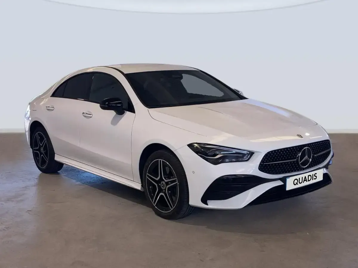 Usado Mercedes CLA250e 218 CV (160 kW) 2024 Blanco Coupe