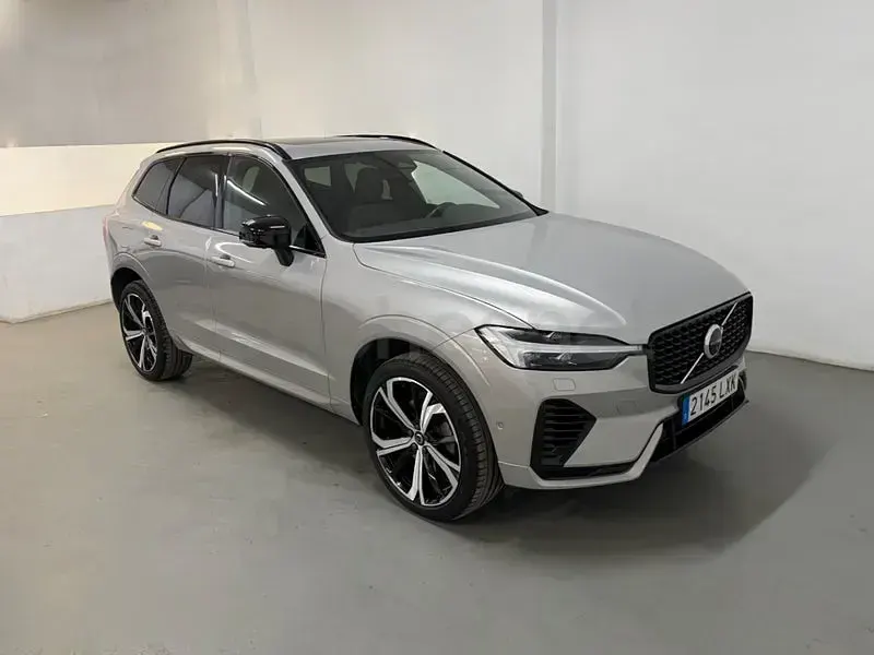 Usado Volvo XC60 Plus 351 CV (258 kW) 2022 Gris / plata SUV