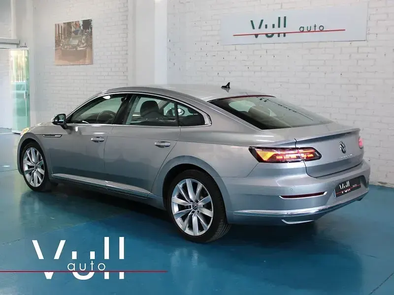 Usado VW Arteon Elegance 150 CV (110 kW) 2020 Gris / plata Berlina