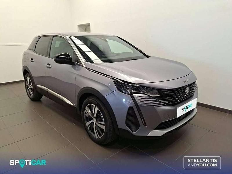Usado Peugeot 3008 Allure 131 CV (96 kW) 2024 Gris Monovolumen