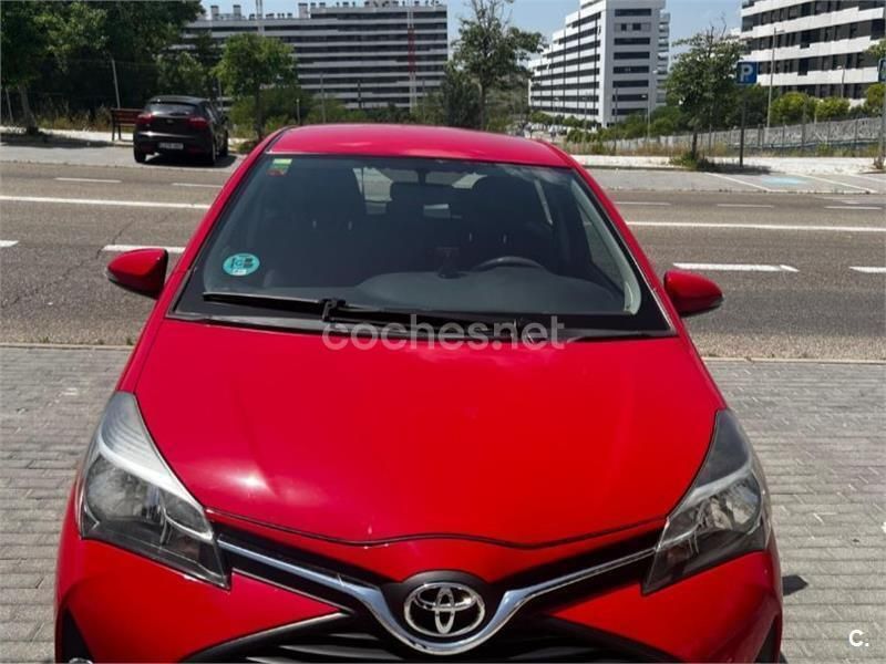 Rojo Usado 2017 Toyota Yaris Live Berlina | 9200 € (Precio justo) - Imagen 1/4