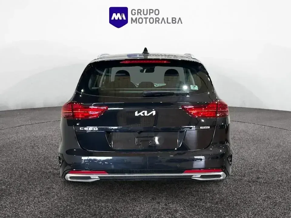 Nuevo Kia Ceed 141 CV (103 kW) 2025 Negro Utilitario