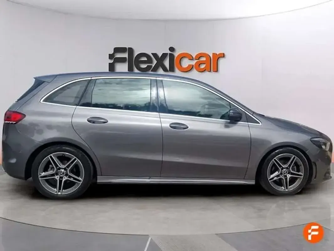 Usado Mercedes B180 116 CV (85 kW) 2022 Gris Utilitario