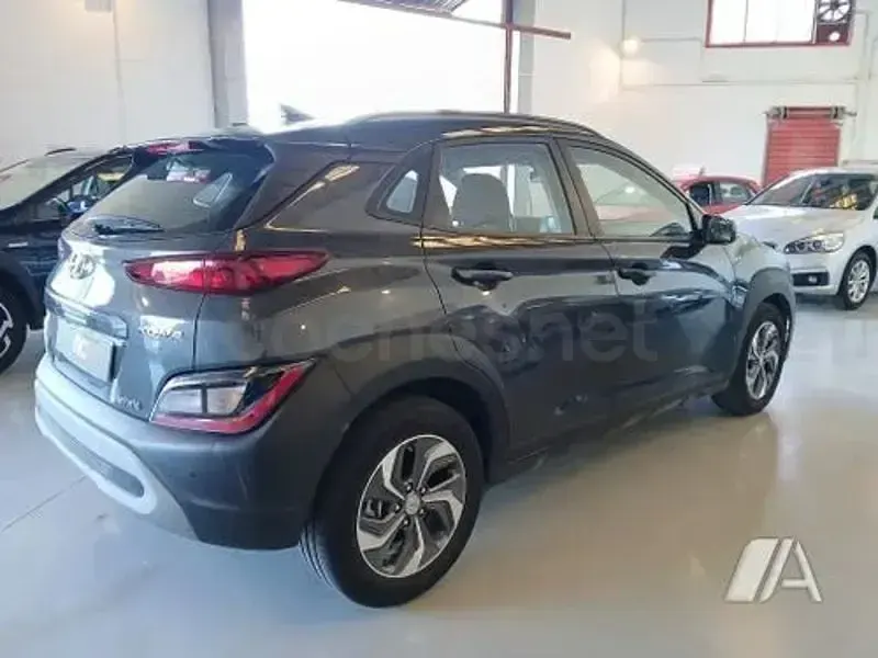 Usado Hyundai Kona 141 CV (103 kW) 2022 Gris / plata SUV