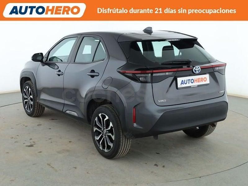 Usado Toyota Yaris Cross Active 116 CV (85 kW) 2022 Gris / plata SUV