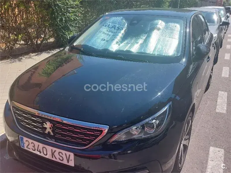 Usado Peugeot 308 Allure 130 CV (95 kW) 2019 Negro Berlina