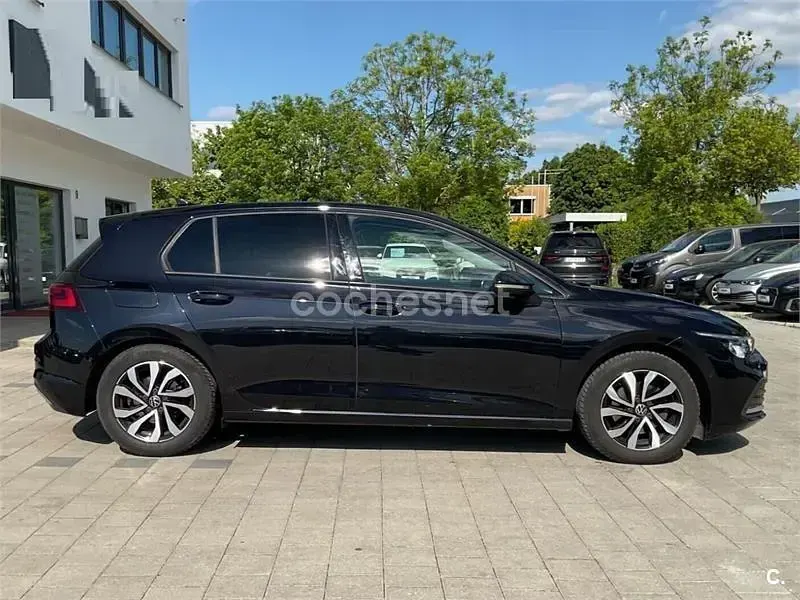 Usado VW Golf VIII Life 150 CV (110 kW) 2022 Negro Berlina