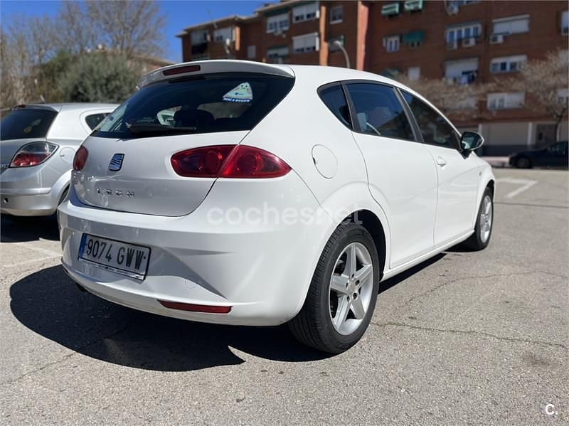 Usado Seat Leon Reference 90 CV (66 kW) 2010 Blanco Utilitario
