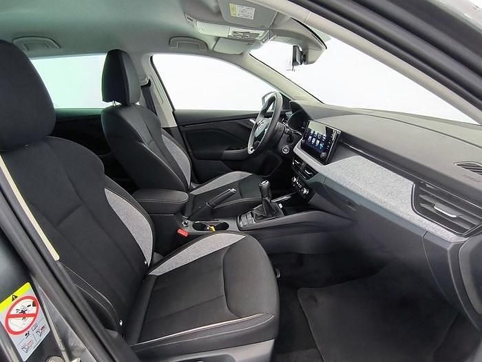 Usado Skoda Scala Selection 115 CV (84 kW) 2024 Gris / plateado Utilitario