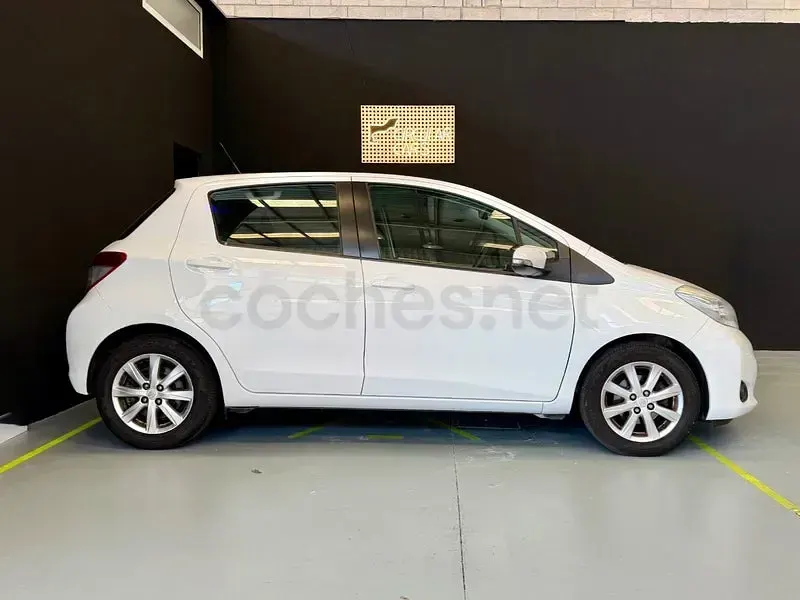 Usado Toyota Yaris Active 69 CV (50 kW) 2013 Blanco Utilitario