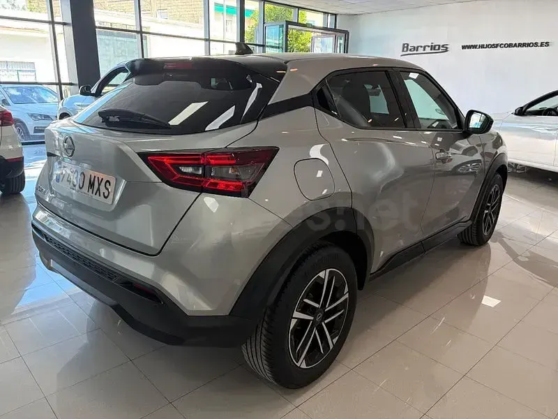Usado Nissan Juke N-Connecta 114 HP (83 kW) 2025 Cinzento SUV