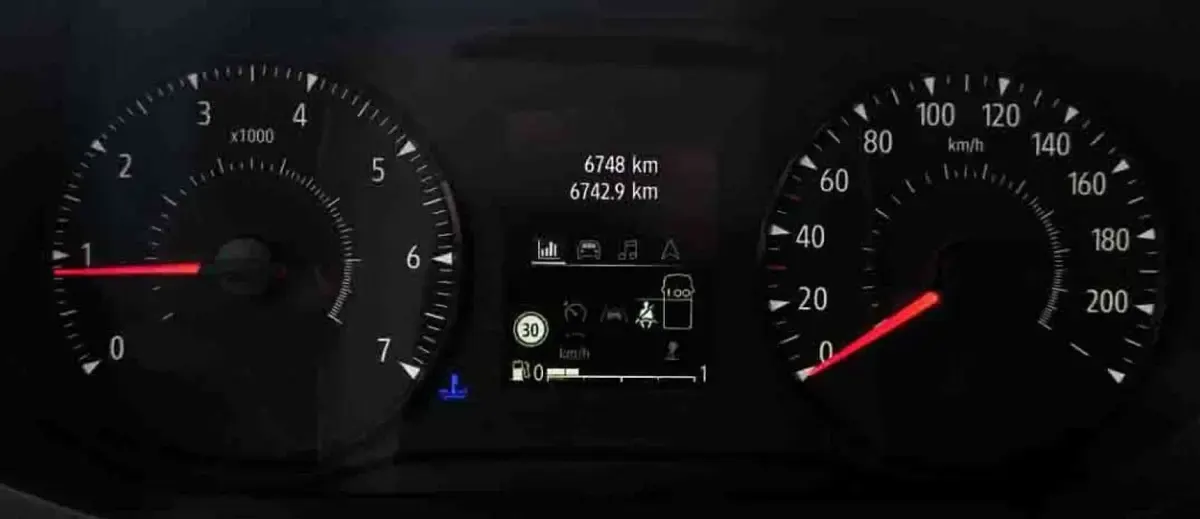 Usado Renault Master 145 CV (106 kW) 2025 Verde Monovolumen