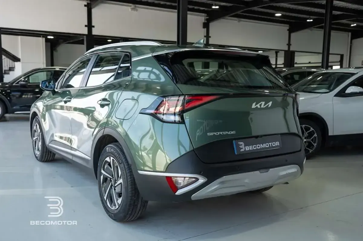 Usado Kia Sportage 136 CV (100 kW) 2024 Verde SUV