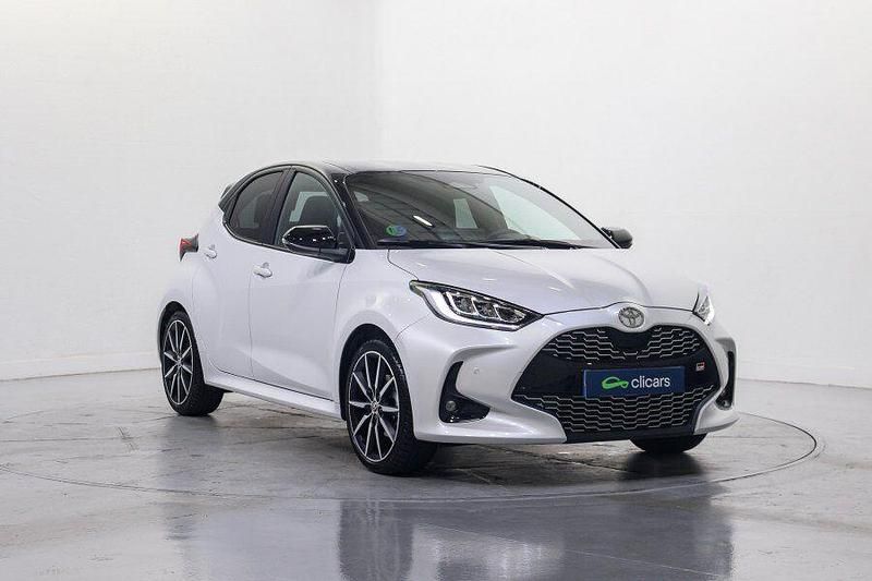 Usado Toyota Yaris Hybrid Plus 130 CV (95 kW) 2025 Blanco Berlina