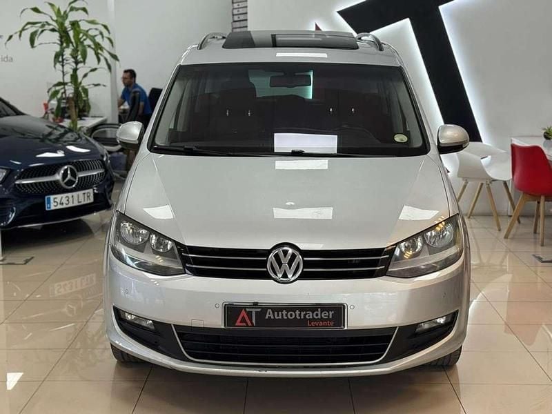 Usado VW Sharan Advance 140 CV (102 kW) 2014 Plateado Monovolumen