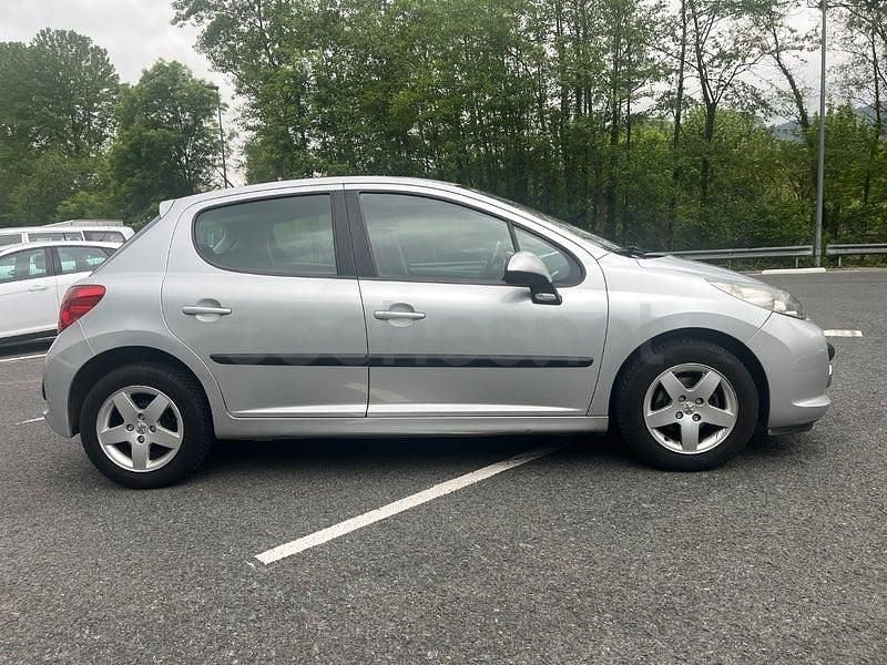 Usado Peugeot 207 110 CV (80 kW) 2006 Gris / plata Berlina