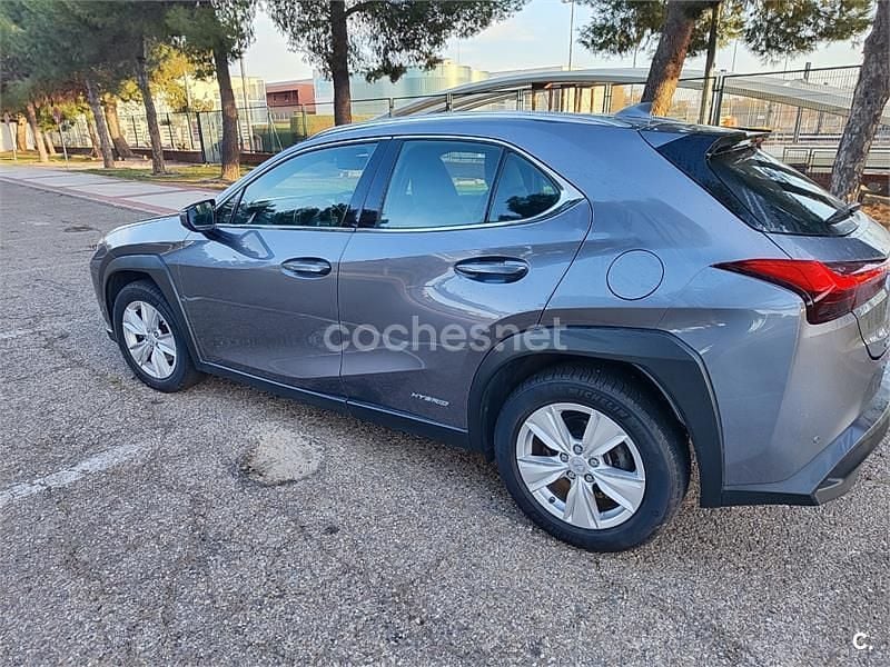 Usado Lexus UX Business Edition 184 CV (135 kW) 2022 Gris / plata SUV