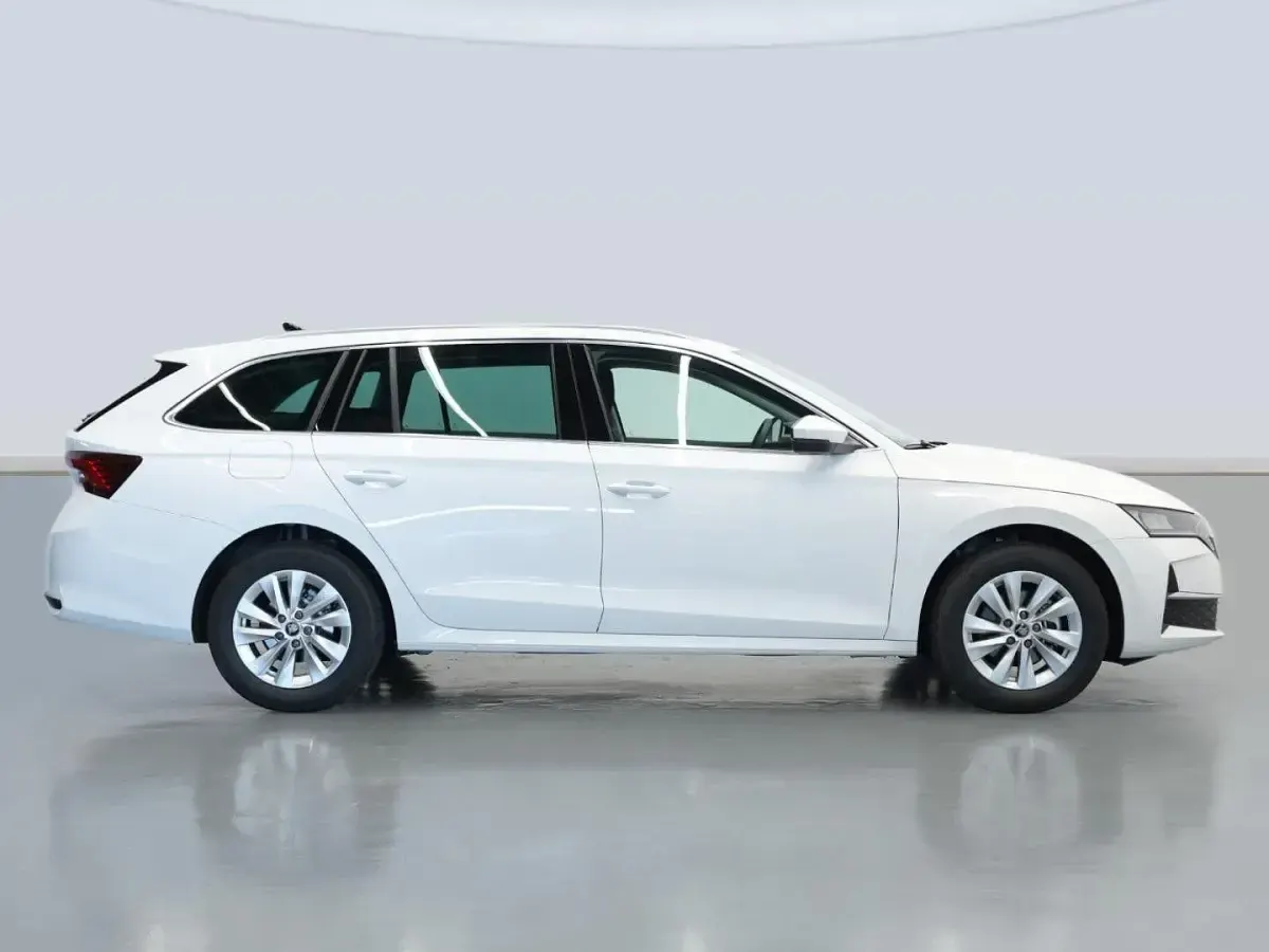 Usado Skoda Octavia Selection 116 CV (85 kW) 2026 Blanco Familiar