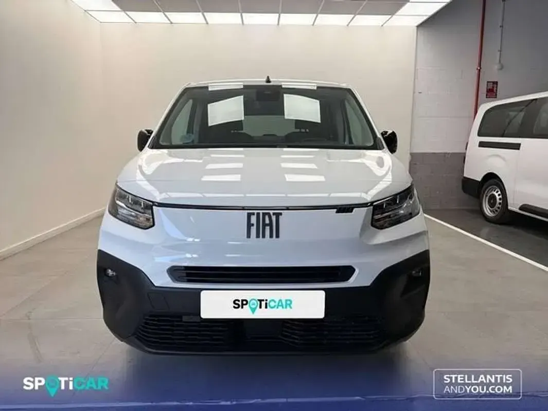Usado Fiat Doblò 101 CV (74 kW) 2025 Blanco Monovolumen