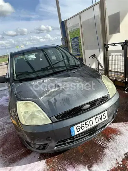 Usado Ford Fiesta 90 CV (66 kW) 2006 Azul Utilitario