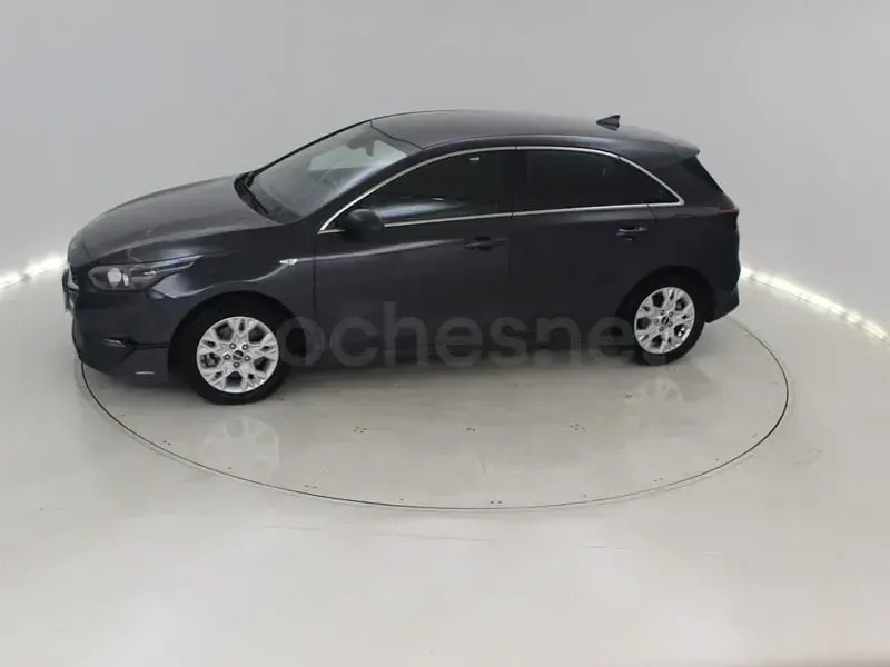 Używany Kia Ceed 120 KM (88 kW) 2021 Czarny Hatchback