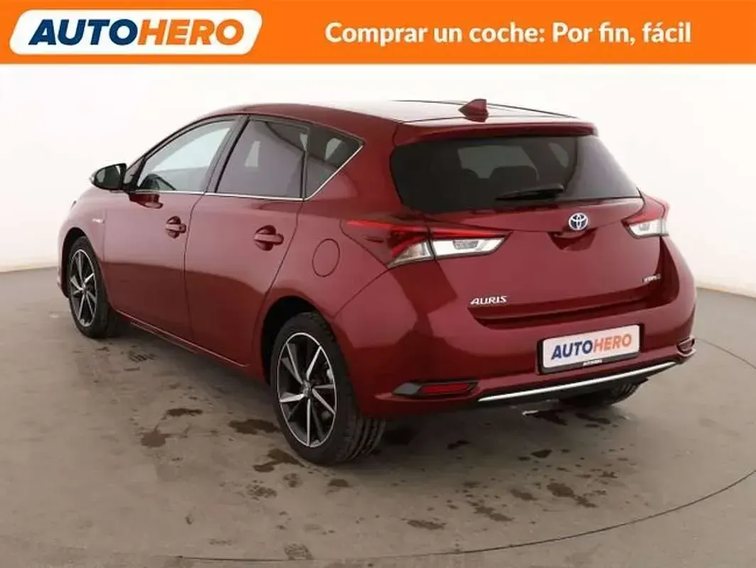 Usado Toyota Auris Hybrid Active 136 CV (100 kW) 2018 Rojo Utilitario