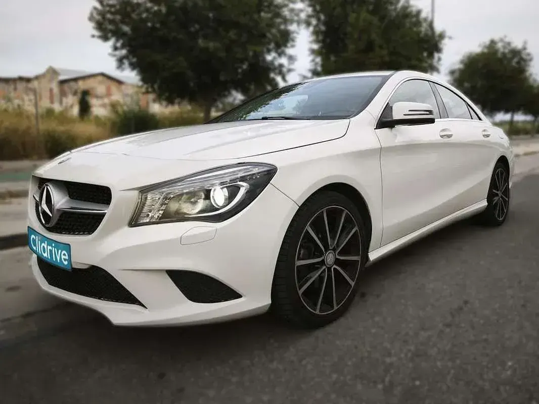 Usado Mercedes CLA200 136 CV (100 kW) 2016 Blanco Coupe