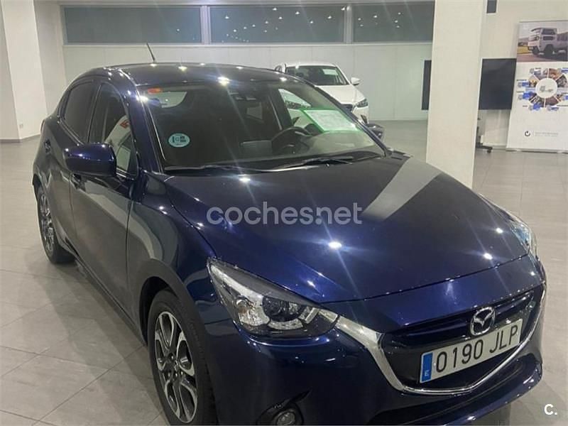 Usado Mazda 2 Luxury 105 HP (77 kW) 2017 Azul Sedan