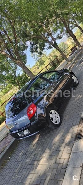 Usado Renault Clio II 85 CV (62 kW) 2009 Negro Berlina