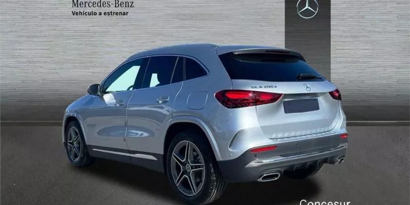 Usado Mercedes GLA200 150 CV (110 kW) 2024 Plata SUV