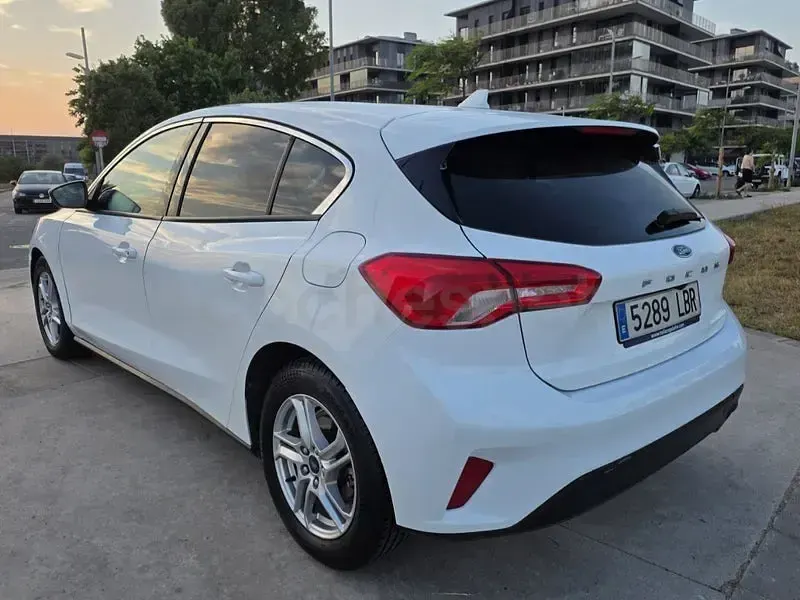 Usado Ford Focus Trend 120 CV (88 kW) 2019 Blanco Berlina