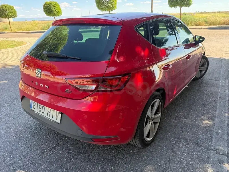 Usado Seat Leon FR 150 CV (110 kW) 2014 Rojo Berlina