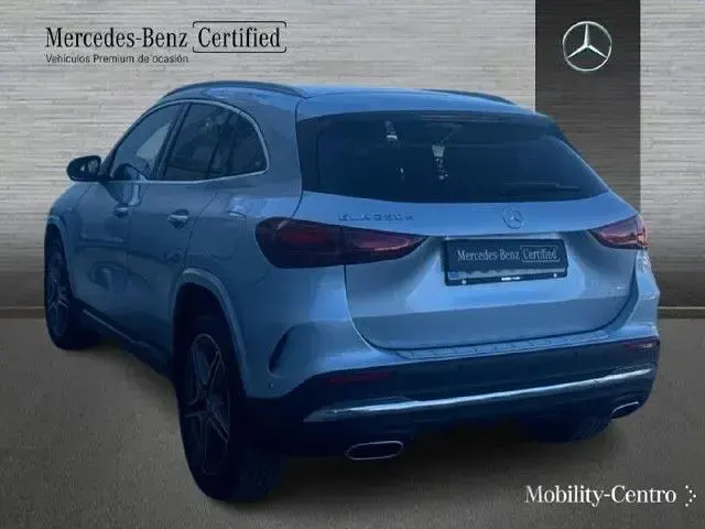 Usado Mercedes GLA250 AMG line 218 CV (160 kW) 2025 Plata SUV
