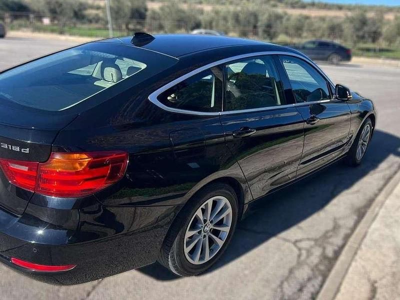 Usado BMW 318 143 CV (105 kW) 2016 Negro Berlina
