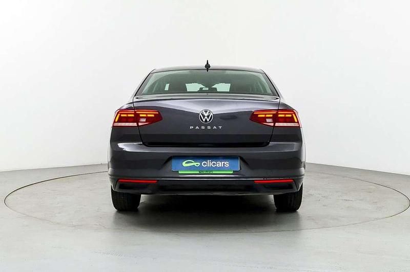 Usado VW Passat 150 CV (110 kW) 2021 Negro Berlina