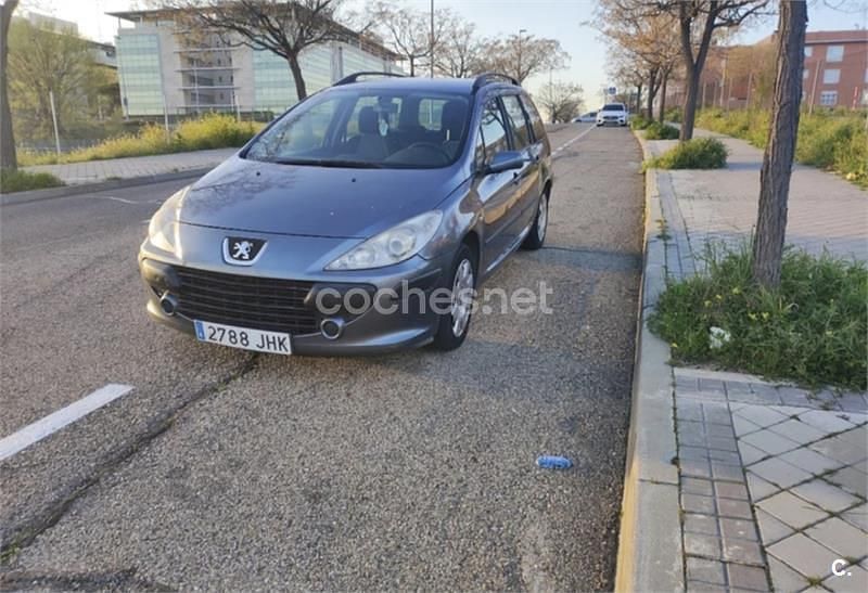 Usado Peugeot 307 110 CV (80 kW) 2007 Azul Familiar