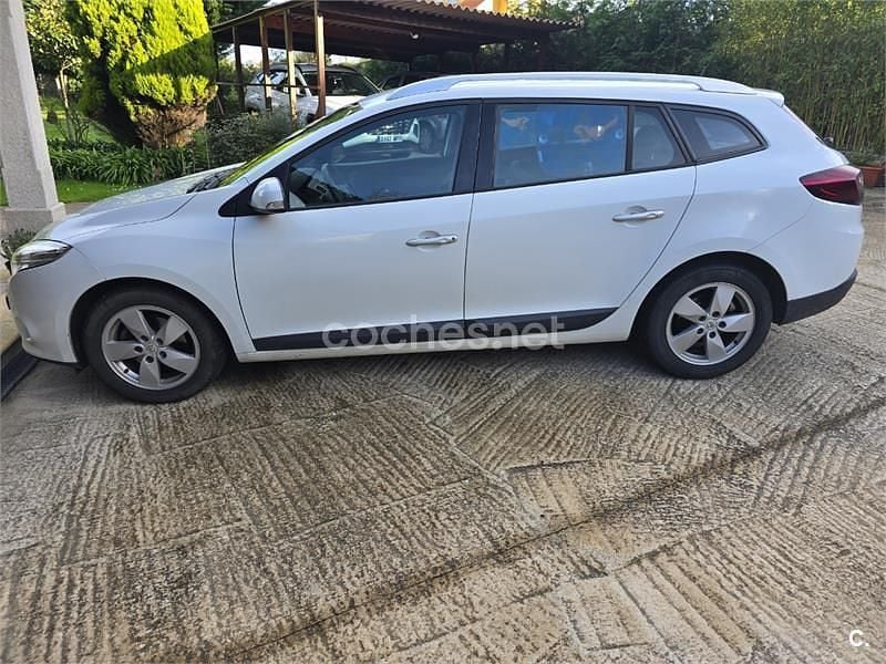 Usado Renault Mégane GrandTour Dynamique 105 CV (77 kW) 2010 Blanco Familiar