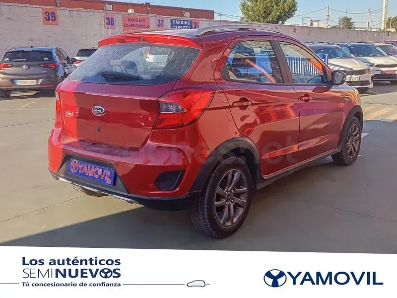 Usado Ford Ka Plus Active 85 CV (62 kW) 2019 Rojo Utilitario