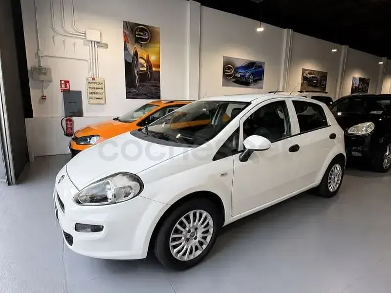 Usado Fiat Punto Easy 69 CV (50 kW) 2016 Blanco Utilitario