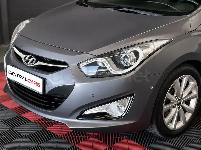 Usado Hyundai i40 Style 136 CV (100 kW) 2012 Gris / plata Berlina