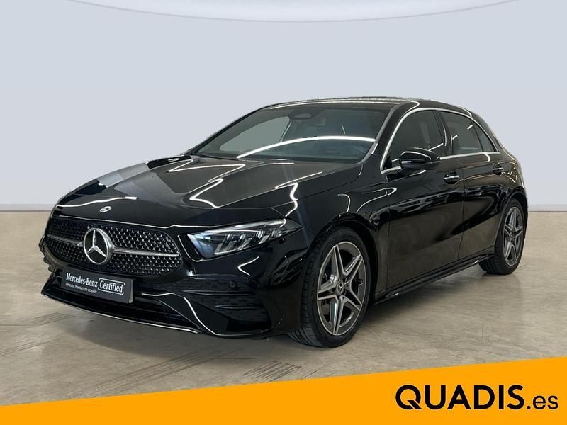 Negro Usado 2024 Mercedes A180 Berlina | 33.900 € (Un poco caro) - Imagen 1/4