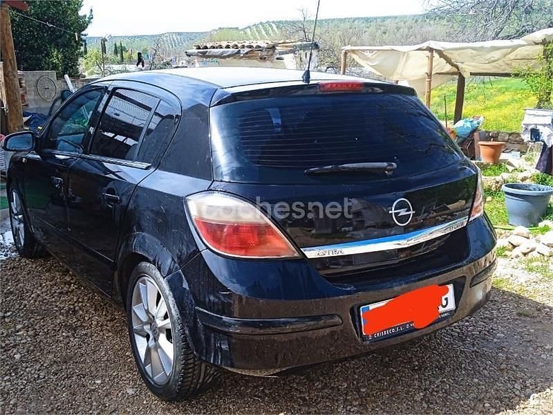 Usado Opel Astra Sport 100 HP (73 kW) 2005 Preto Sedan