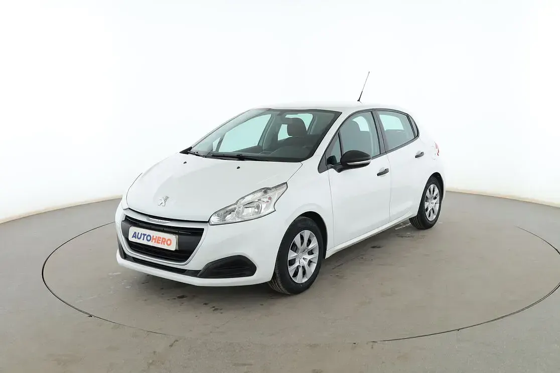 Usado Peugeot 208 Access 82 CV (60 kW) 2017 Utilitario