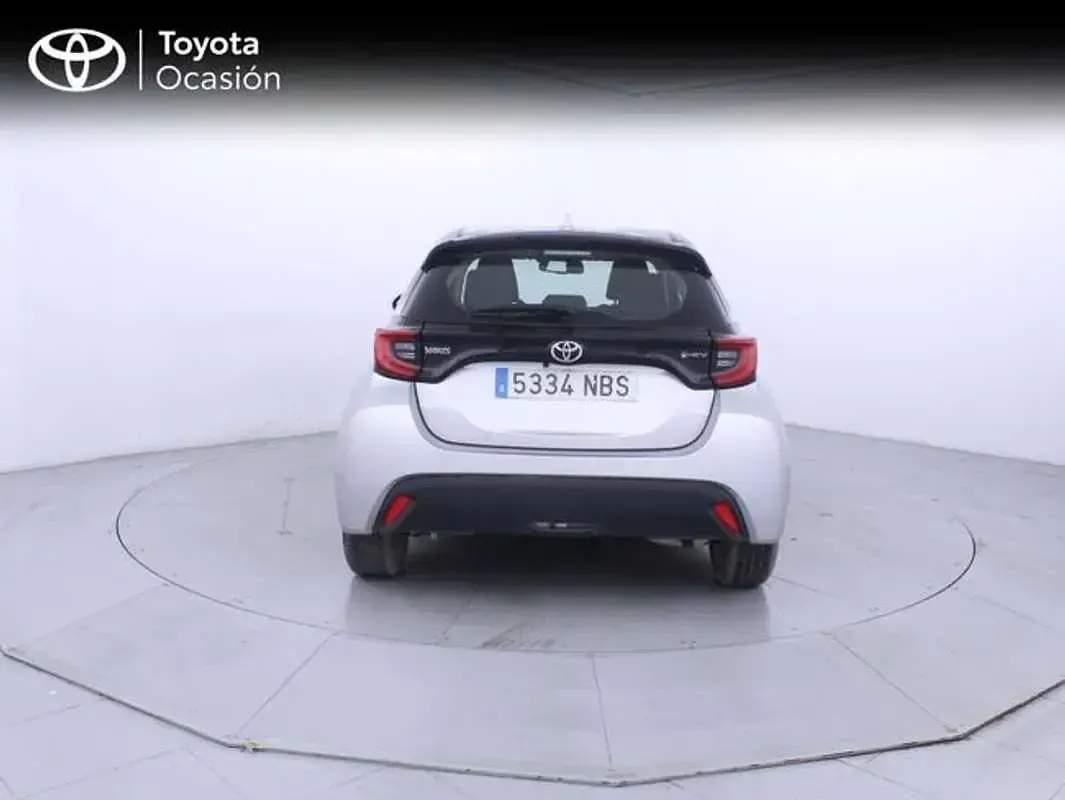 Usado Toyota Yaris Active 116 CV (85 kW) 2025 Gris Utilitario