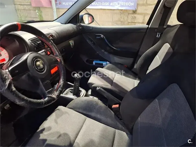 Usado Seat Leon FR 150 CV (110 kW) 2004 Negro Utilitario