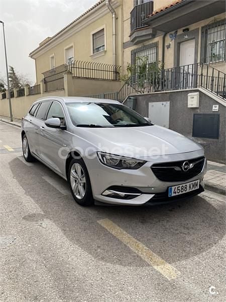 Usado Opel Insignia Selective 136 CV (100 kW) 2018 Gris / plata Familiar