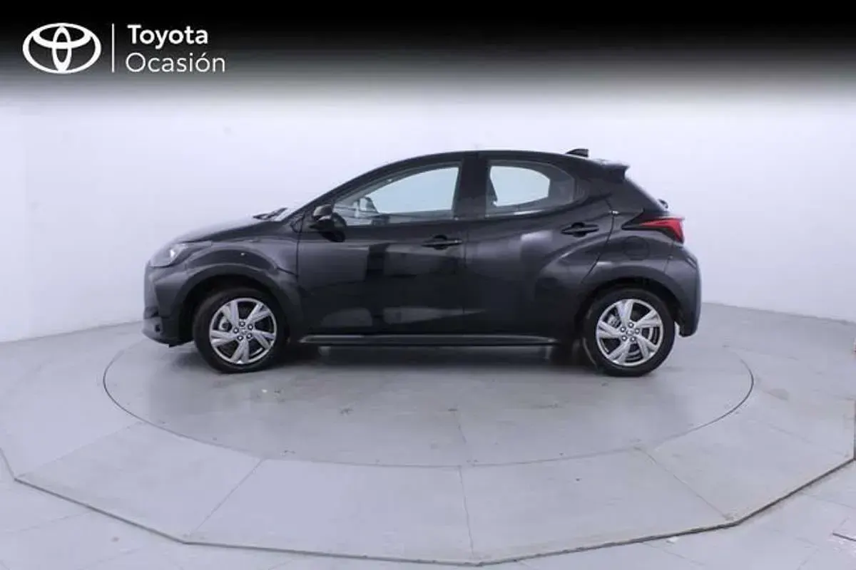 Usado Toyota Yaris Active 116 CV (85 kW) 2025 Negro Utilitario